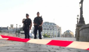 Tués sur le Pont-Neuf à Paris: reconstitution sur les lieux du drame