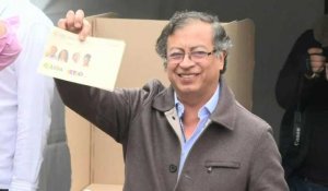 Colombie: le candidat Gustavo Petro vote au second tour de la présidentielle