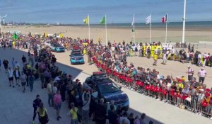 Tour de France : départ de la caravane lors de l'étape Dunkerque-Calais 1/3