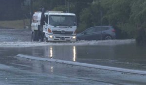 Une route inondée dans la banlieue de Sydney
