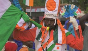 Des manifestants célèbrent le départ de l'ambassadeur de France du Niger