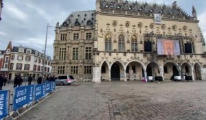 Arras : le cortege funéraire de Dominique Bernard traverse la place des Héros