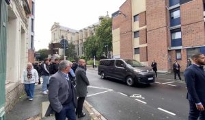 Obsèques du professeur tué à Arras : le départ du cortège funéraire et du président Macron