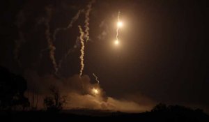 L'armée israélienne lance des fusées éclairantes et des projectiles sur le nord de Gaza
