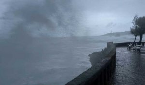 Tempête Ciaran : le littoral de Biarritz balayé par des vents violents