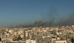 Nuage de fumée noire dans le ciel de Gaza