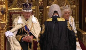 Charles III prononce son premier discours du trône, tourné vers les élections