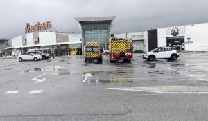 Le supermarché Auchan à Coquelles évacué 