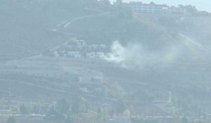 De la fumée s'élève après des frappes le long de la frontière sud du Liban avec Israël