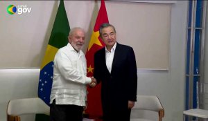 Brésil: Lula accueille le ministre chinois des Affaires étrangères
