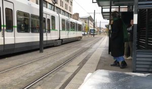 VIDÉO. Tempête Frederico : une structure métallique s’envole et tombe sur le tramway à Nantes