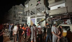 Gaza: images d'un bâtiment touché par une frappe à Khan Younès