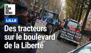 Lille : environ 120 tracteurs bloquent le boulevard de la Liberté