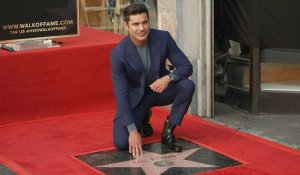 L'acteur américain Zac Efron obtient son étoile à Hollywood