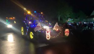Fauquembergues : une vingtaine de tracteurs illuminés défilent pour Noël