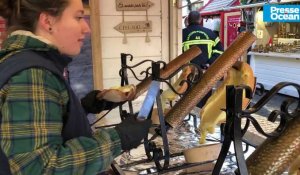 VIDEO. Le sandwich-raclette, star du marché de Noël à Nantes