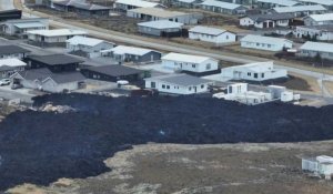 Islande: des habitations de la ville portuaire de Grindavik entourées de lave solidifiée