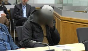 Allemagne: l'accusé Bai Lowe dans la salle d'audience avant le prononcé du verdict du procès