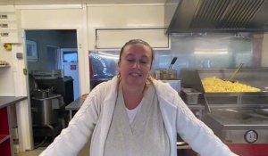 Stéphanie Daleba présente la nouvelle friterie à Vendin-le-Vieil.