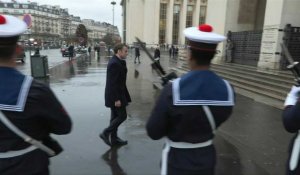 Emmanuel Macron arrive au musée national de la Marine à Paris