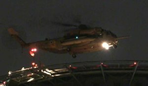 Un hélicoptère transportant des otages israéliens libérés arrive à l'hôpital de Tel-Aviv
