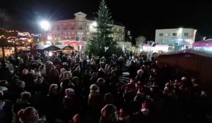 L'illumination du grand sapin a donné le coup d'envoi de "Noël à Chauny"