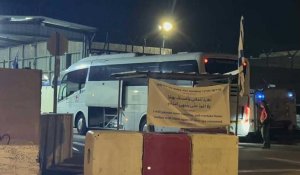 Un bus à la prison d'Ofer en vue de la libération de prisonniers palestiniens