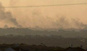 De la fumée dans le nord de Gaza au coucher du soleil