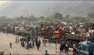 Des milliers d'Afghans coincés près de la frontière en quittant le Pakistan