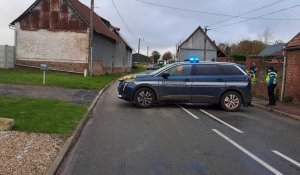 Une toiture menace de s'envoler sous l'effet de la tempête à Gaudiempré