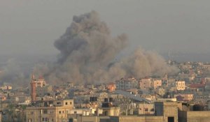 Nuages de fumée au-dessus de Rafah après une frappe israélienne