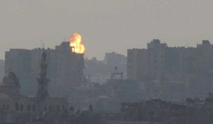 Fumée et explosions sur la ville de Gaza