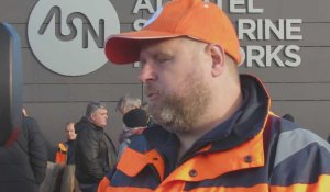 Calais: rassemblement de salariés devant Alcatel Submarine Networks