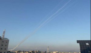 Des traînées de fumée après des tirs de roquettes depuis Rafah en direction d'Israël