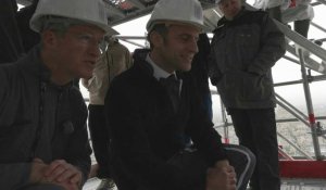 Macron visite le chantier de Notre-Dame de Paris, à un an de la réouverture