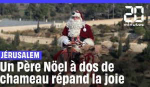 Jérusalem : Déguisé en Père Nöel et à dos de chameau, il tente de répandre la joie #shorts