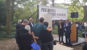 VIDÉO. 30e Prix Bayeux : la stèle des 40 journalistes tués dans leur fonction dévoilée