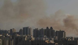Des panaches de fumées s'élèvent au-dessus d'Ashkelon après un tir de roquettes depuis Gaza