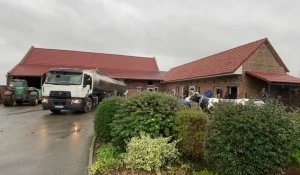 Des producteurs de lait bloquent un camion Lactalis dans le Douaisis pour un juste prix
