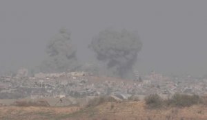 Forte explosion dans le centre de Gaza, vue depuis le côté israélien de la frontière