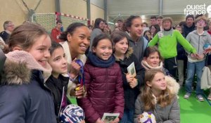 VIDÉO. Estelle Nze Minko, championne de hand, de retour dans son club d'origine