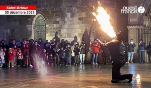 VIDÉO. Un spectacle enflammé sous les halles Georges-Brassens de Saint-Brieuc