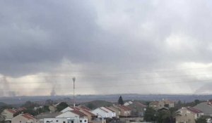 Des panaches de fumée au-dessus de Gaza vus d'Israël