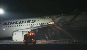 Japon : un avion prend feu à l'aéroport Tokyo-Haneda, les passagers sains et saufs