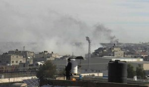 Khan Younès: épais nuages de fumée et bruits d'explosions dans le sud de la bande de Gaza