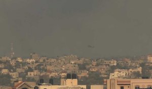 Un hélicoptère israélien atterrit à l'est de la ville de Khan Younès