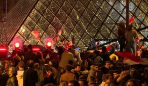 Sur l'esplanade du Louvre, la joie des partisans de Macron