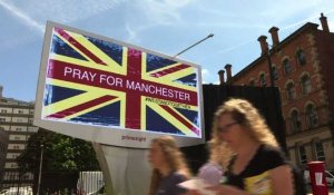 Manchester rend hommage aux victimes de l'attentat