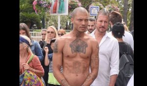 Festival Cannes 2017 : Jeremy Meeks, l'ex-détenu devenu mannequin fait le show (Vidéo)