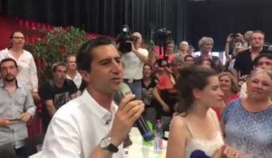 François Ruffin, élu député, célèbre sa victoire dans la Somme, à Flixecourt